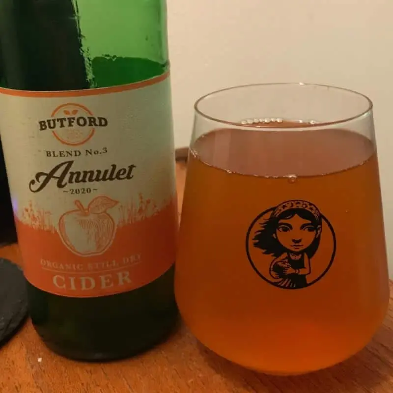 Annulet-cider-with-glass